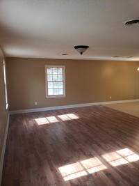 Building Photo - 140 Creekside Dr