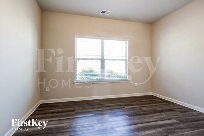 Building Photo - 930 Blind Brook Cir