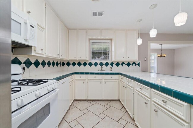Building Photo - 4118 Donna Lynn Dr