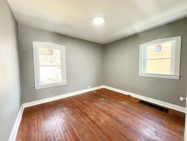 Building Photo - 2121 W Lee St