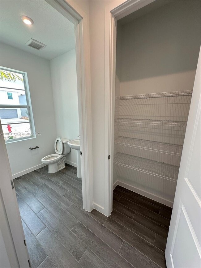 Building Photo - 7262 Lenora Ln