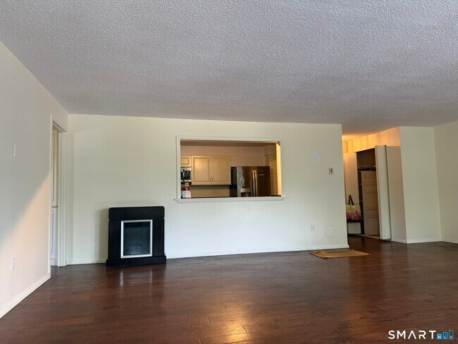 Building Photo - 1460 Elm St