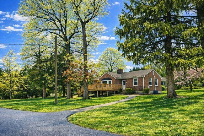 Building Photo - Spacious 4BR Rancher w/ Separate Basement space & Accessible Features – Sudbrook Park
