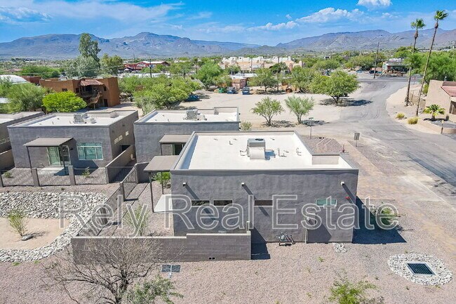 Building Photo - 6050 E Hidden Valley Dr