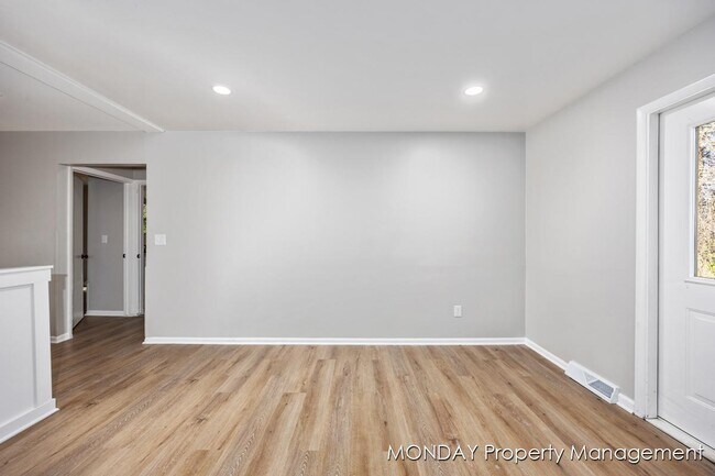 Building Photo - 945-947 Lancashire Ct SE