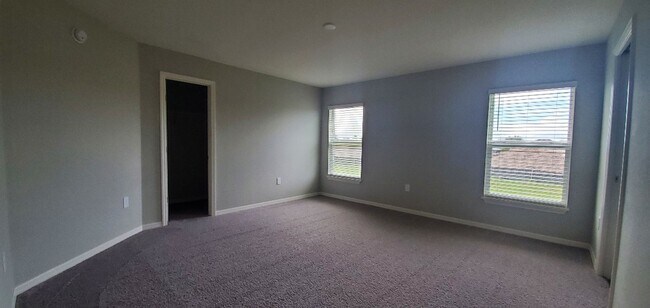 Building Photo - 4-Bedroom, 2-Bathroom in Villamar Winter Haven