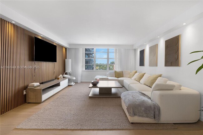 Building Photo - 5161 Collins Ave