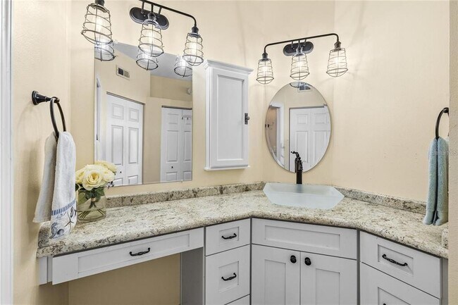 Building Photo - 8000 Sailboat Key Blvd S