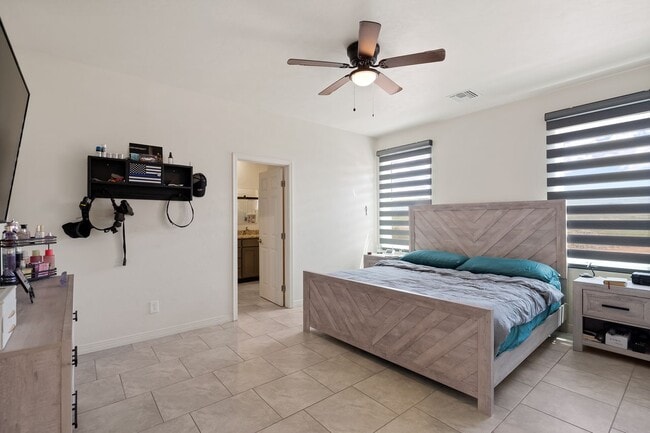 Building Photo - 1829 Camino Lebanon