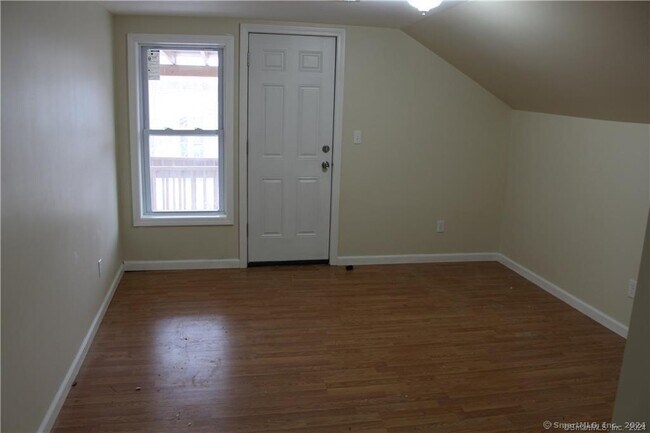 Building Photo - 539 Howe Ave