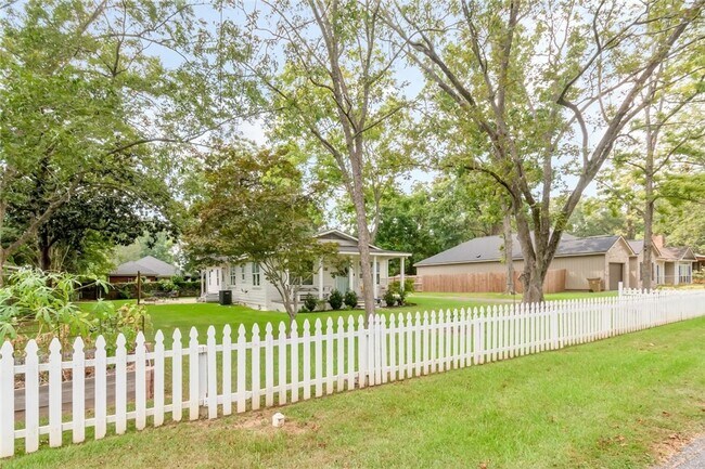 Building Photo - Special Home in Pinehurst