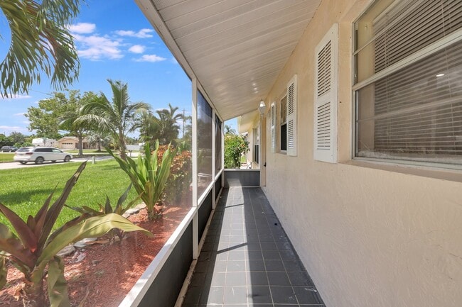 Building Photo - 1109 SE Sandia Dr