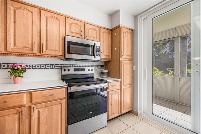 Building Photo - 615 10th Ave NE