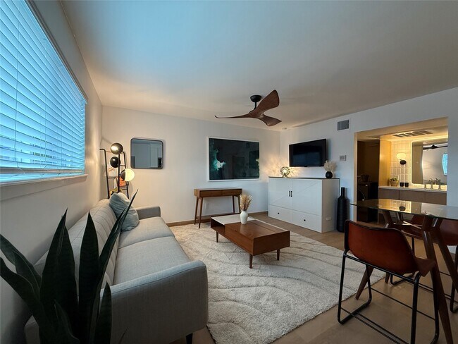 Building Photo - 1901 Richmond Ave.