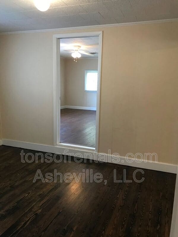 Building Photo - 148 Briarwood Ln