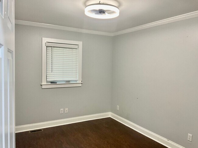 Building Photo - 1190 Park Cir