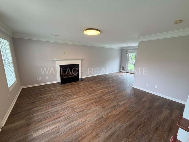 Building Photo - FANTASTIC 3 BEDROOM, 2.5 BATHROOM HOME IN S. KNOXVILLE!!