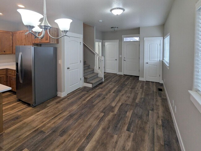 Building Photo - BIGFIR1069-1071