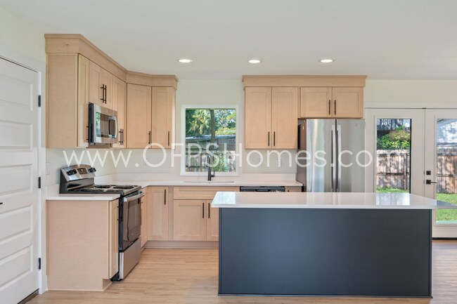 Building Photo - 118 Oregon Dr NE