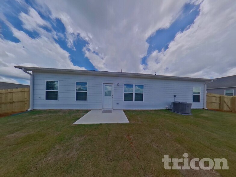 Building Photo - 1004 Claas Wy