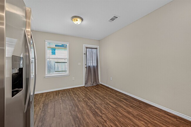 Building Photo - 1830 Cormorant Cres