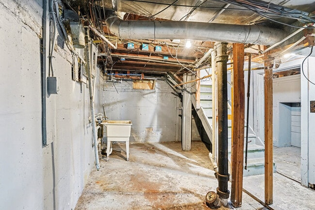 Building Photo - Charming Three Bedroom Home in a Convenient Location