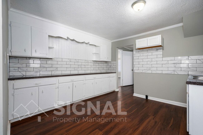 Building Photo - 2408 Fairfax Ave