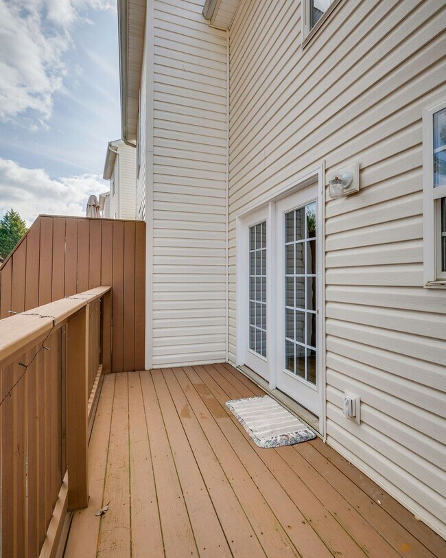 Building Photo - Now Available | 2 Bedroom 2.5 Bath | Bristol, TN