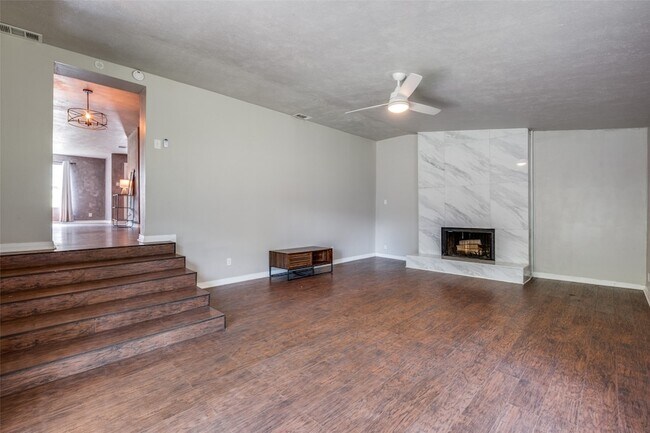 Building Photo - 2031 Brookhaven Dr