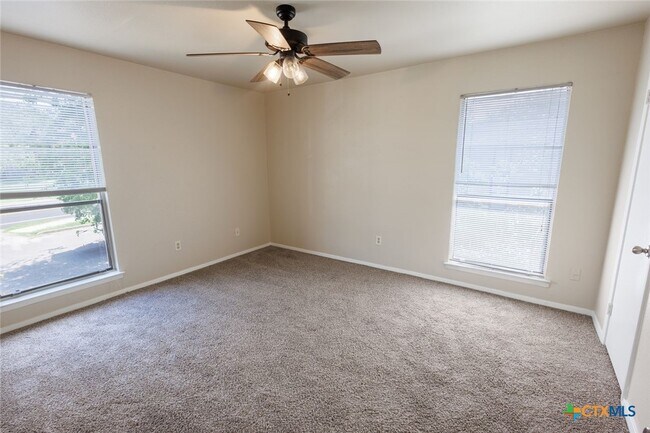 Building Photo - 229 Craddock Ave