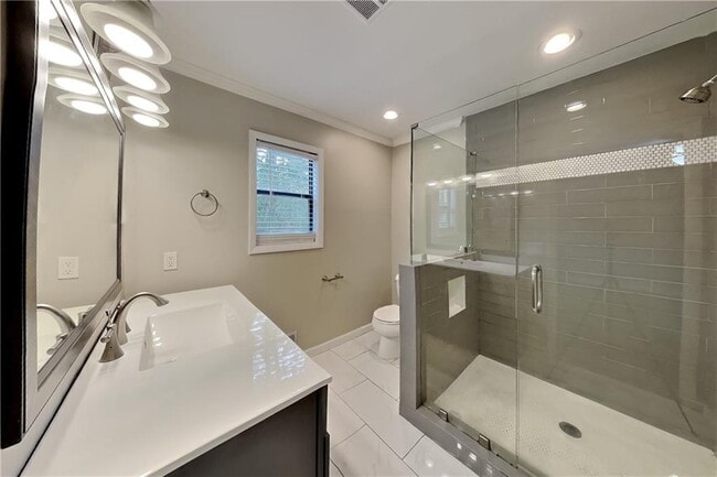 Building Photo - 2731 Georgian Terrace