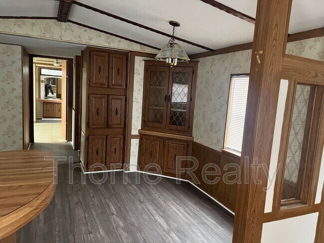 Building Photo - 92 Matt's Ln