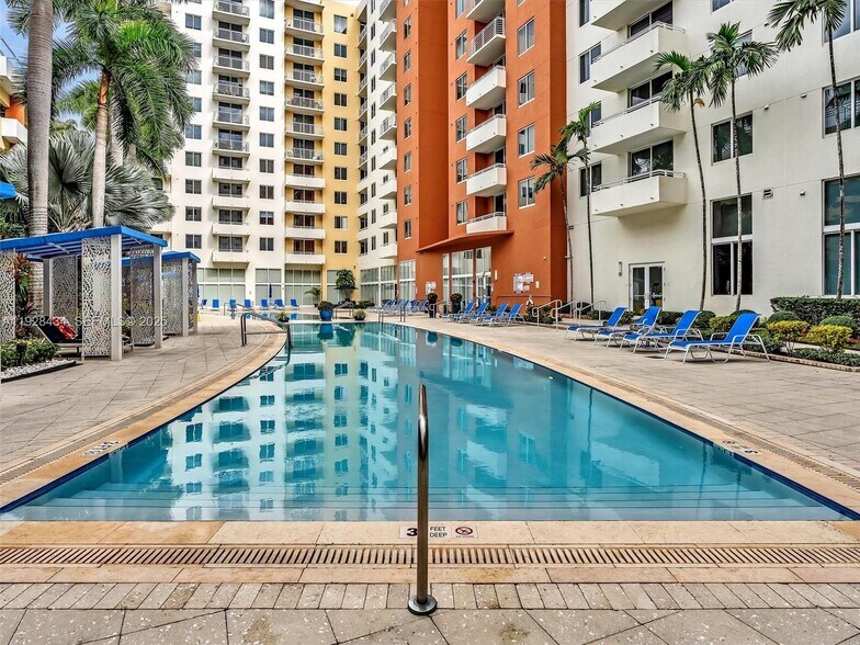 Building Photo - 18800 NE 29th Ave