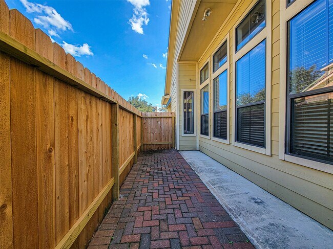 Building Photo - 3611 Cedar Flats Ln