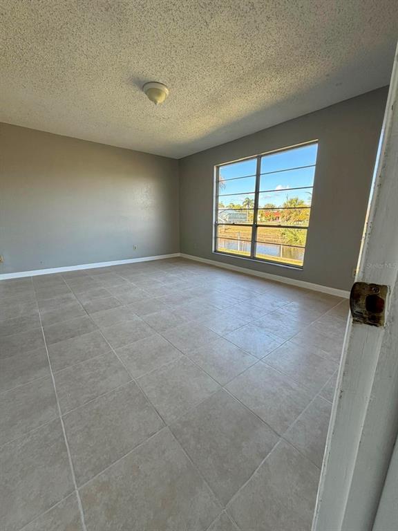 Building Photo - 3103 Riverside Dr