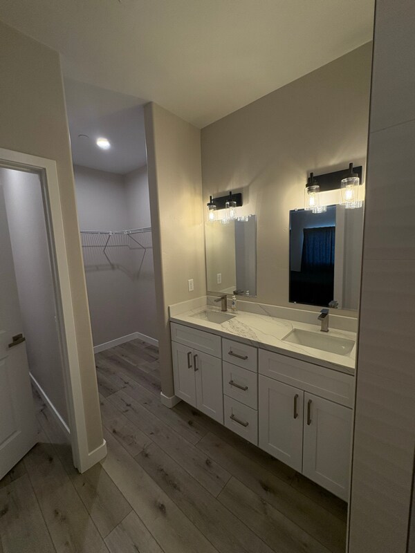 Building Photo - 2820 Palisades Dr