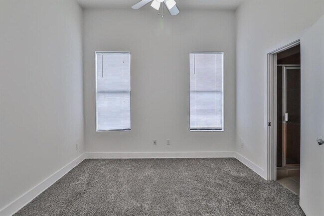 Building Photo - 4405 Austin St