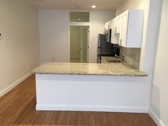 Building Photo - 875 Elm St