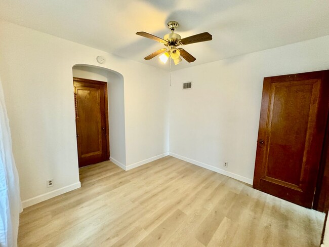 Building Photo - Fully Renovated 4 Bedroom 1 Bath - Present...