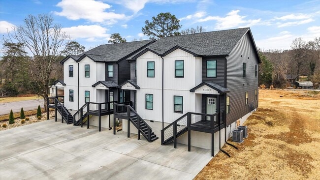Building Photo - 8302 Lobelia Ln