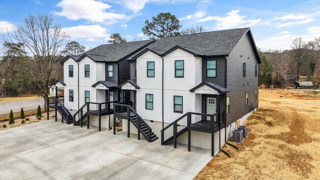 Building Photo - 8306 Lobelia Ln
