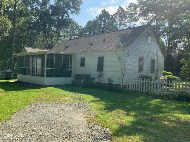 Building Photo - 1101 N Poplar St