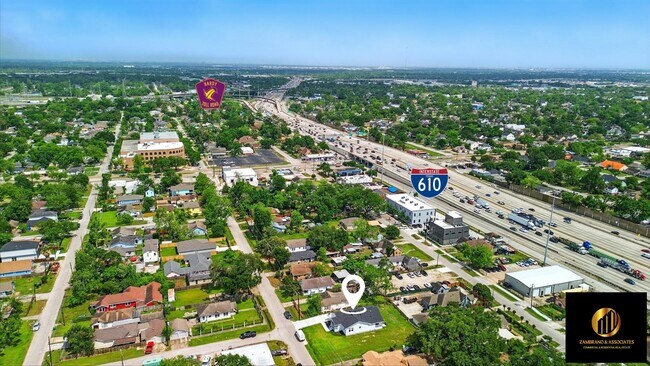 Building Photo - 522 Caplin St