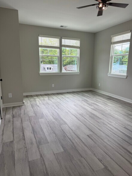 Building Photo - 439 Hobbs Ave