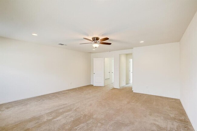 Building Photo - 5912 Sardinia Dr