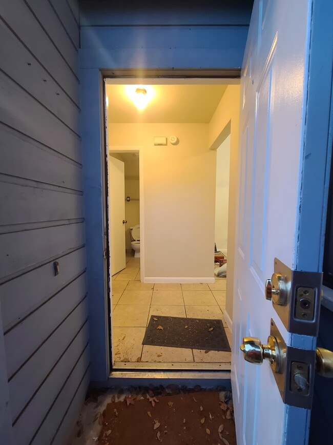 Building Photo - 2842 SW 38th Pl