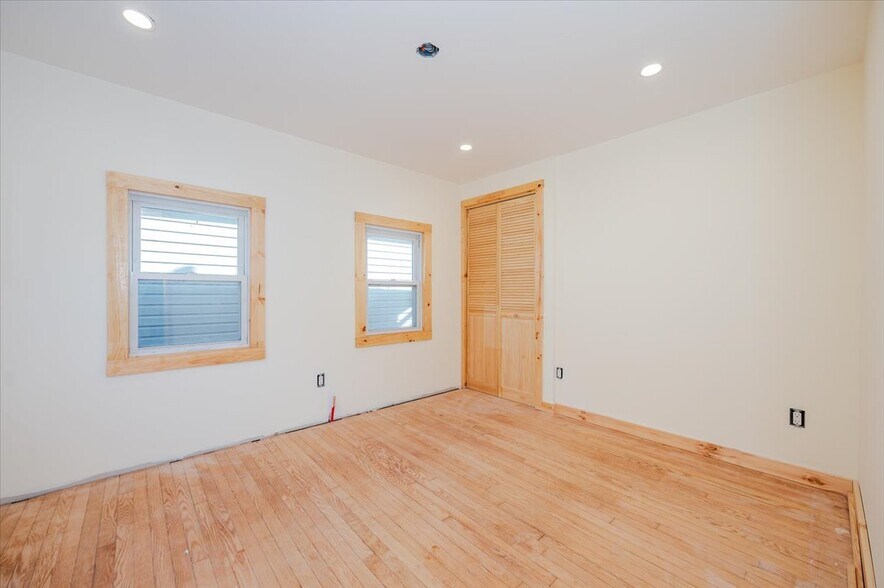 Building Photo - 132A Raymond St
