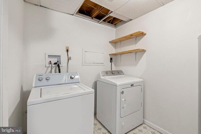 Building Photo - 8277 Crestmont Cir