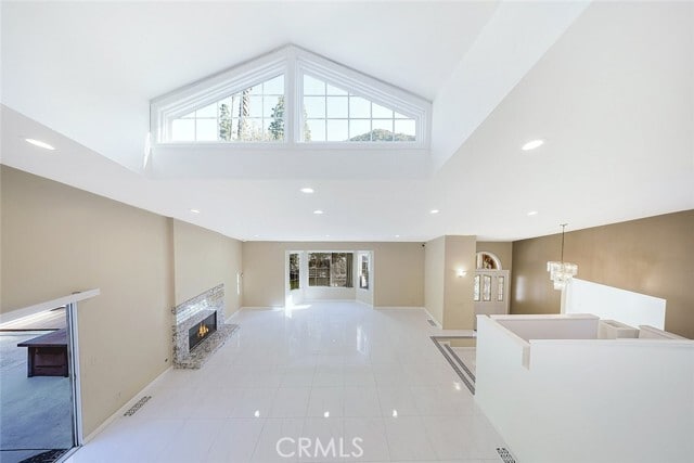 Building Photo - 2255 E Chevy Chase Dr