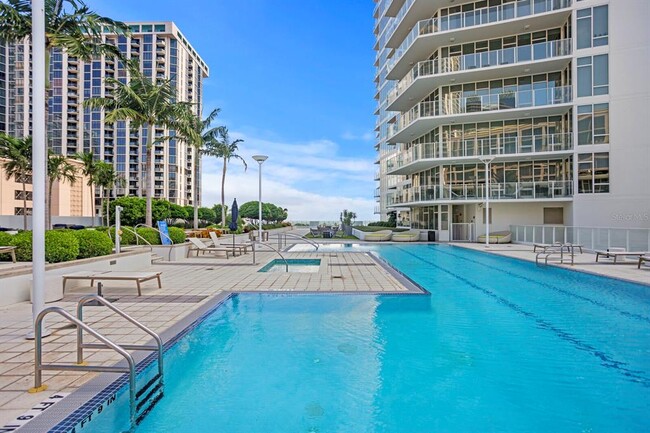 Building Photo - 175 1st St S